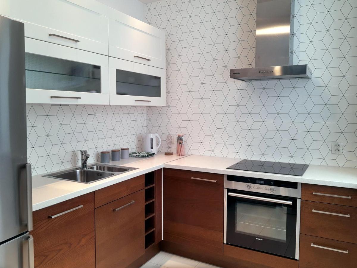 Emerald Apartment *